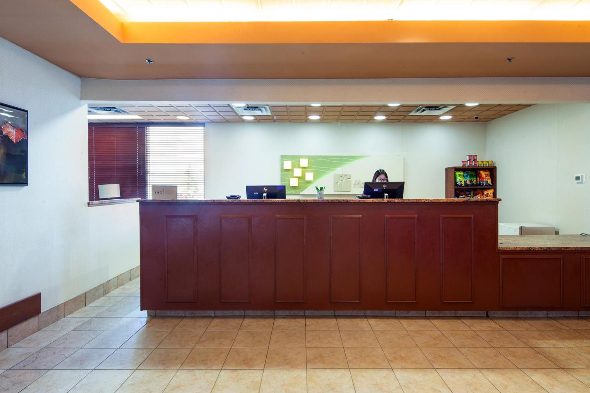 Holiday Inn Hinton By Ihg Ngoại thất bức ảnh